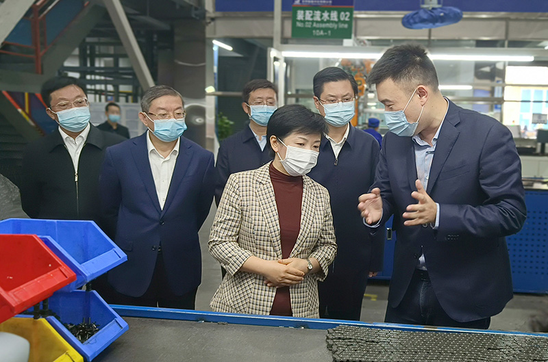 萬聞華副書記一行到東華興化公司調(diào)研二期 “智改數(shù)轉(zhuǎn)” 項(xiàng)目及發(fā)展情況